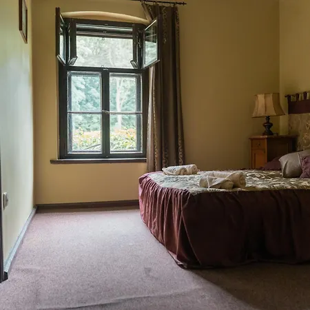 Palac Baborowko Farm stay